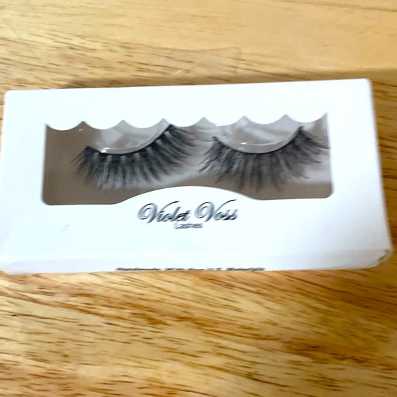Violet Voss faux mink lashes NIB box states handmade with synthetic fibers - Picture 1 of 2